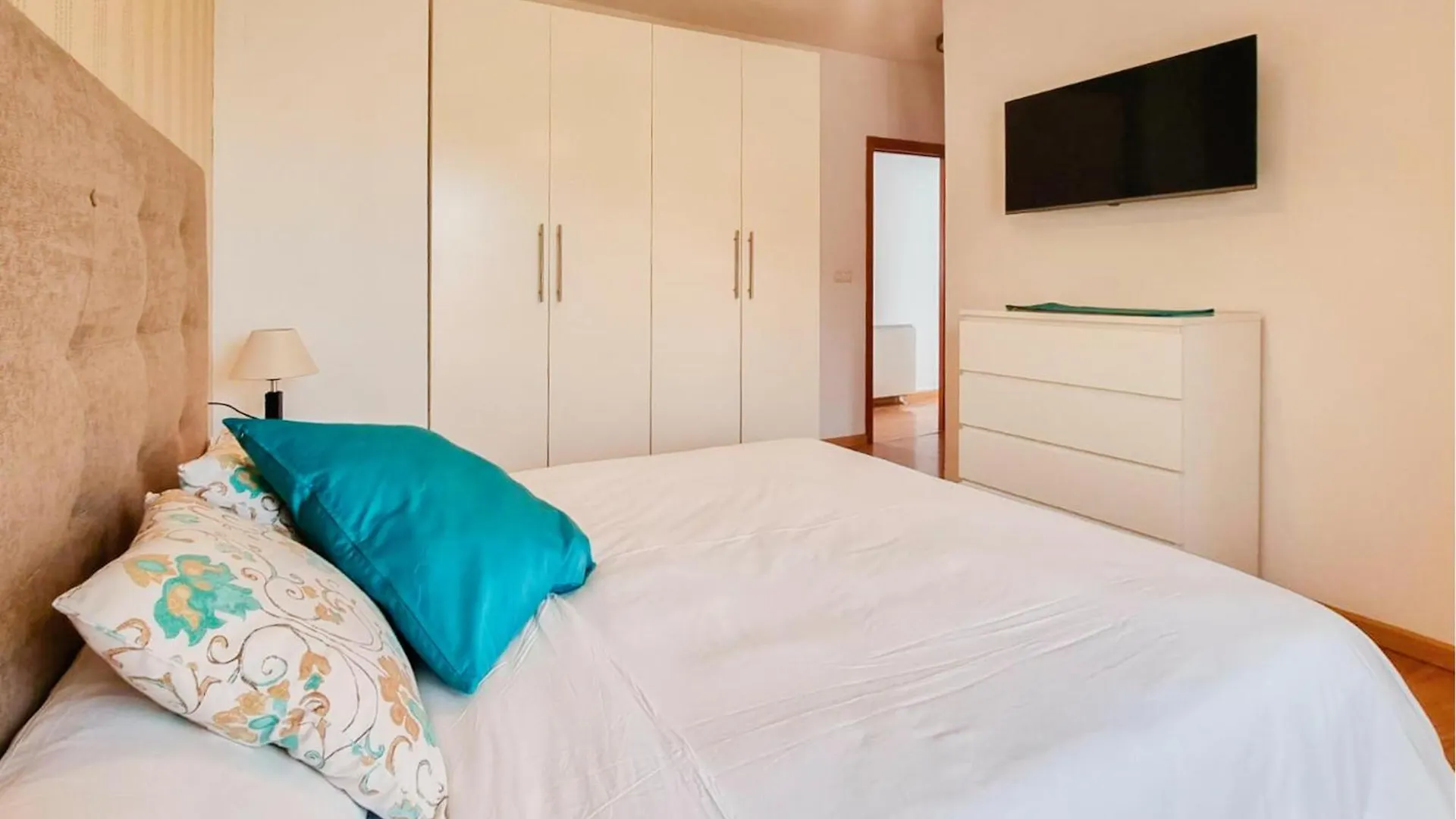 3 Bedroom Nice Home In 파둘