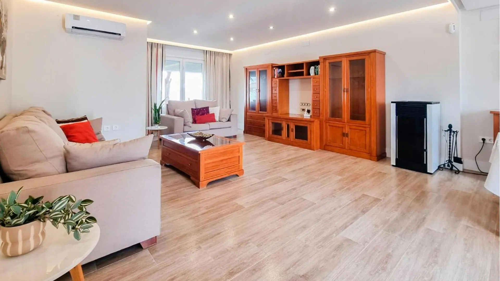 3 Bedroom Nice Home In 파둘 펜션